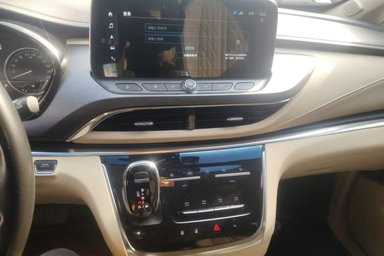 Used Buick GL8 2023 Facelifted Land Cruiser Executive Luxury Version
