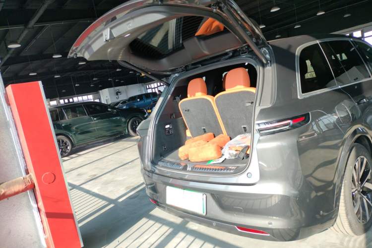 Used Li Auto L8 2023 Pro Model
