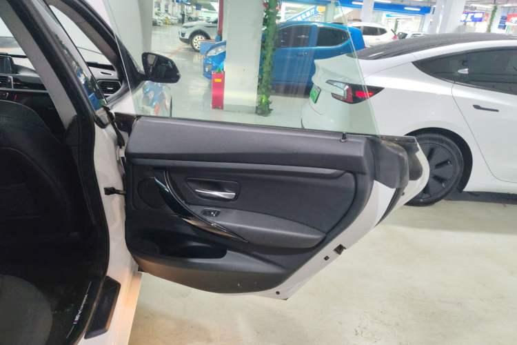 Used BMW 3 Series GT 2018 320i Sport Edition
