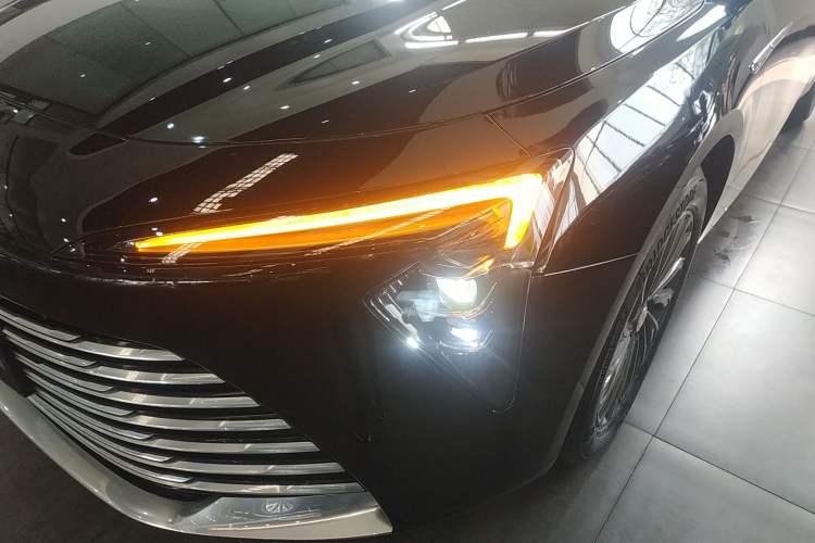 Used Buick LaCrosse 2025 28T Platinum Edition
