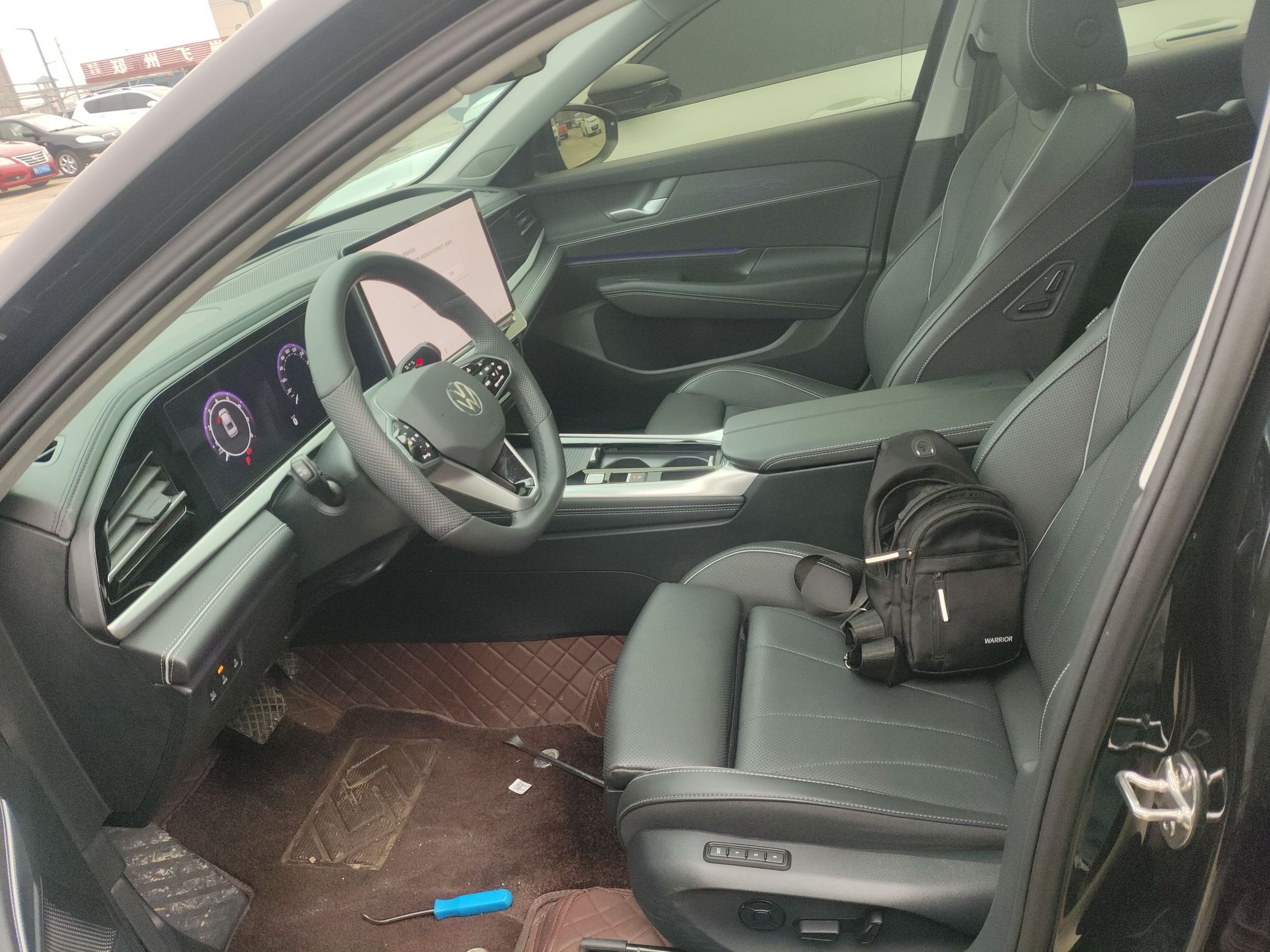 Переднее сиденье в автомобиле