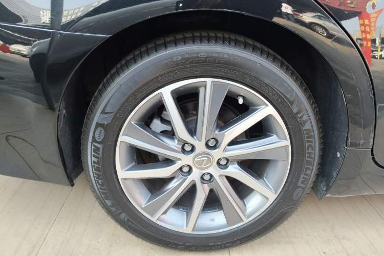 Used Lexus ES 2015 300h Comfort Edition
