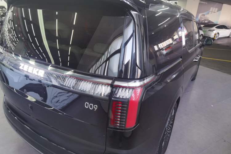 Used Zeekr 009 2024 Six-Seat Executive Version 4WD 108 kWh

