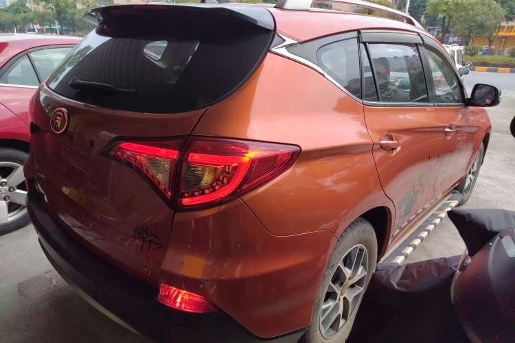 Used BYD Song 2017 Gaishi Upgrade Edition 1.5TI Manual Elite Model
