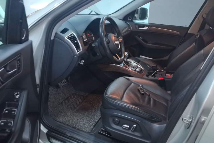 Used Audi Q5 2015 40 TFSI Comfort Model
