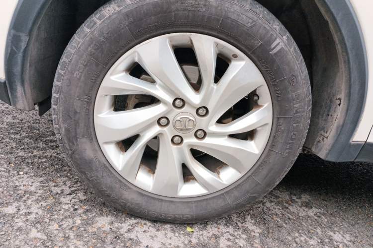 Used BAIC Senova X65 2015 2.0T automatic comfort version
