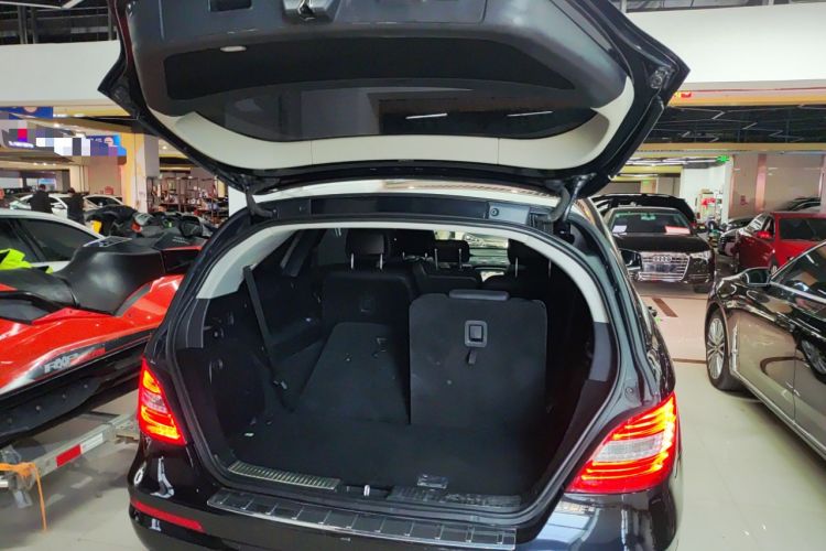 Used Mercedes-Benz R-Class 2017 R 320 4MATIC Business Edition Prestige Model
