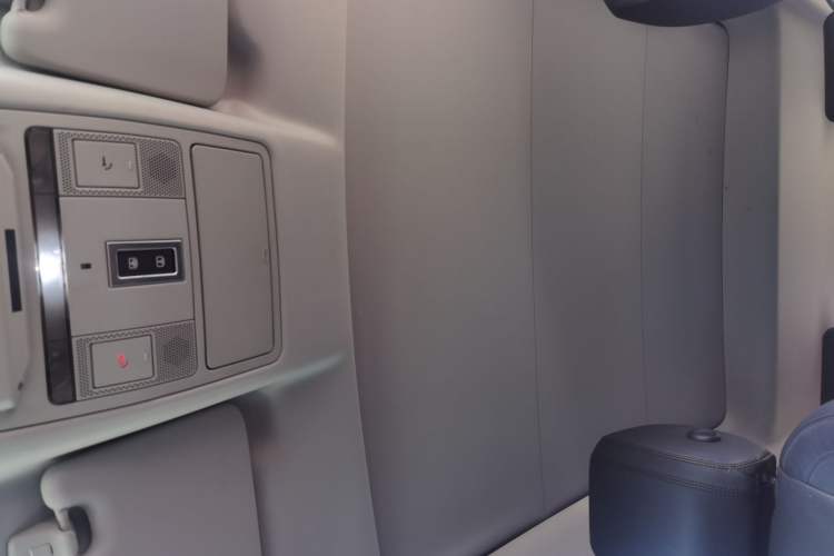 Used Land Rover Discovery Sport 2018 240 PS SE Version
