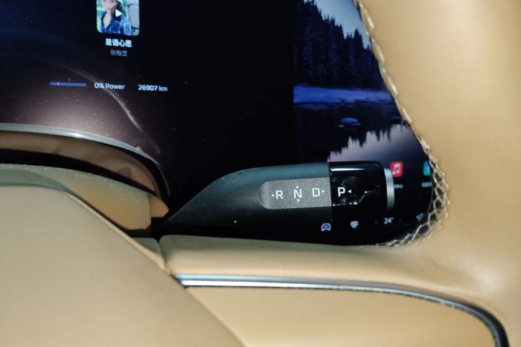 Used  R7 2023 Rear-Drive Screen King Edition
