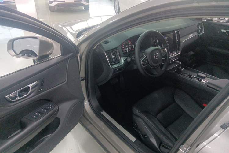 Used Volvo S60 2020 T4 Zhiyi Luxury Edition