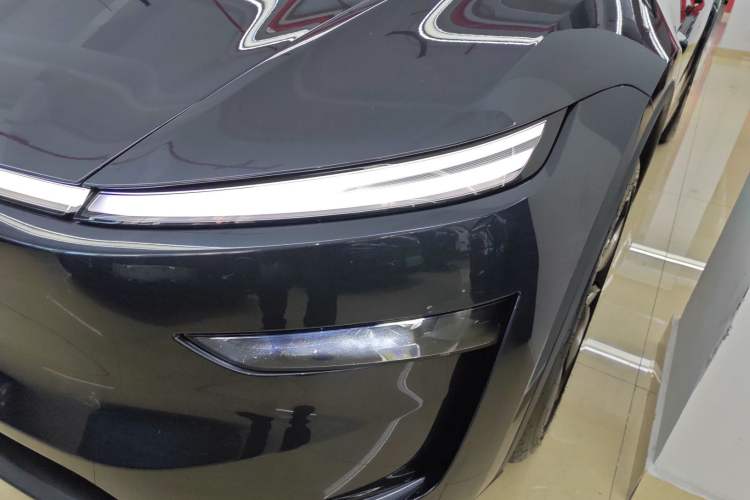 Used Tesla Model Y 2025 Rear-Wheel-Drive Version