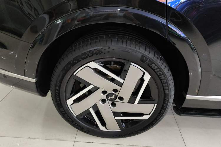 Used ONVO Luxeed L90 2025 Model—Ultra Seven-Seater Version