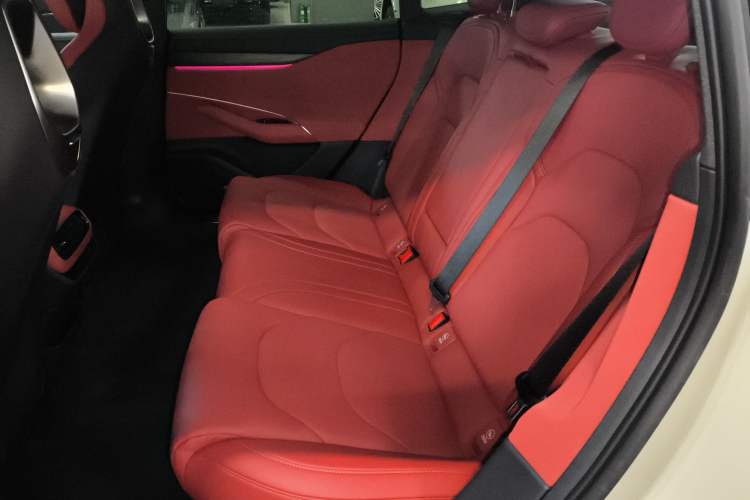 Used  SU7 2024 Rear-Drive Ultra-Long Range Advanced Pro-Level Intelligent Driving Version
