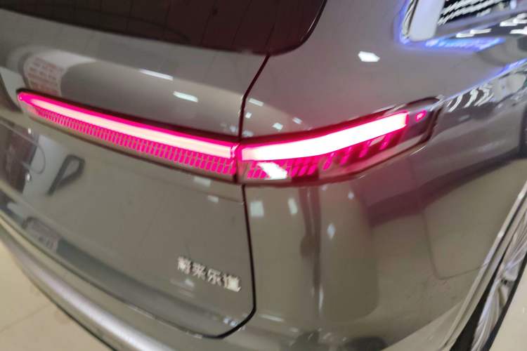 Used ONVO Luxeed L90 2025 Model—Ultra Six-Seater Version