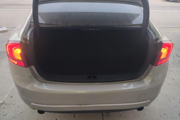 Used Volvo S60 2016 S60L T4 Zhiyuan Edition
