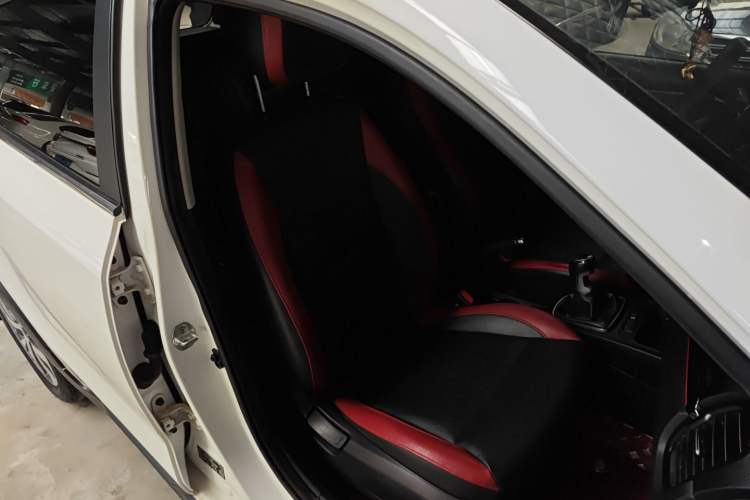 Used Kia KX Cross 2017 1.4L MT GLS
