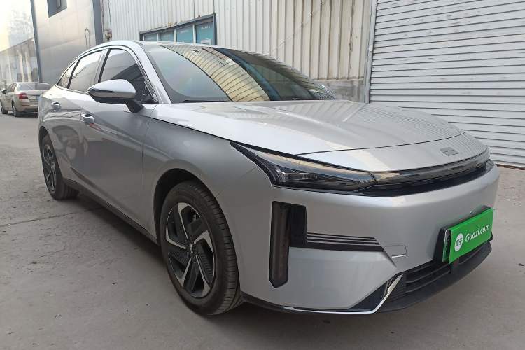 Used  L6 2025 EM-i 140km Starship Edition
