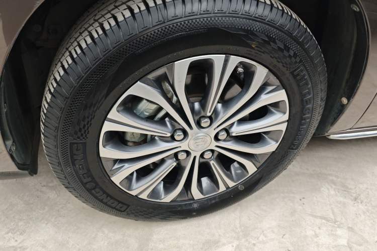 Used Buick GL8 2023 Facelifted Land Cruiser Executive Luxury Version
