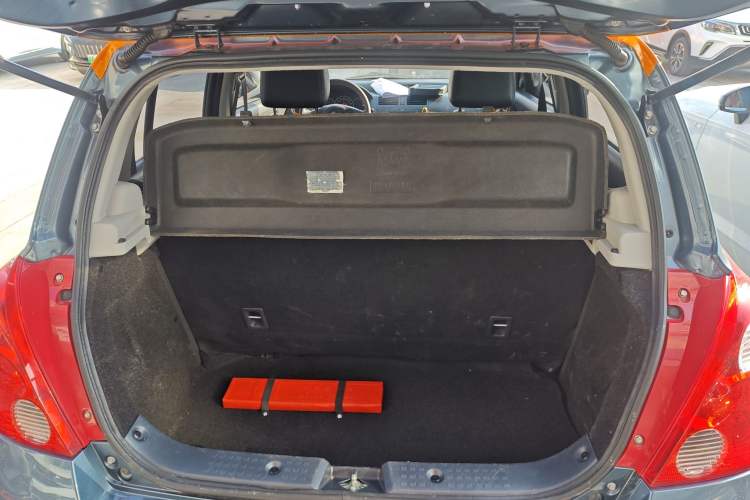 Used Suzuki Swift 2016 1.5L Manual Fashion Edition Cool Play Version
