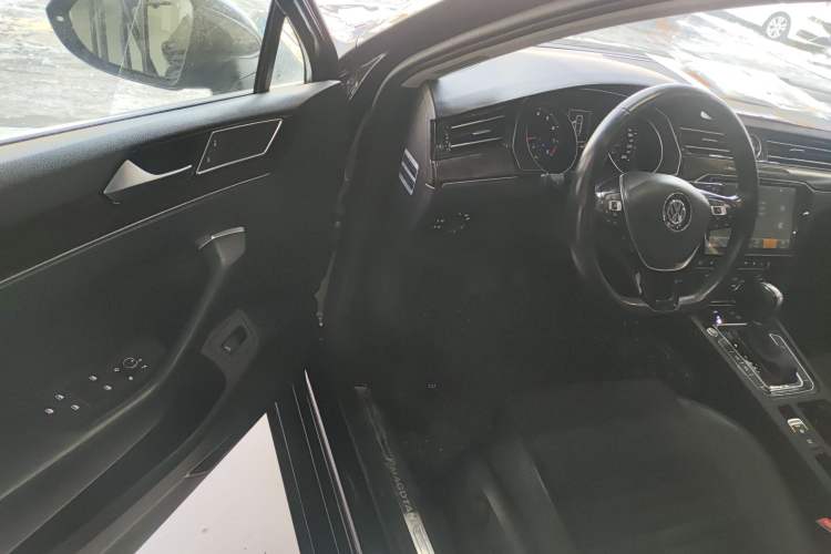 Used Volkswagen Magotan 2017 330TSI DSG Luxury Model
