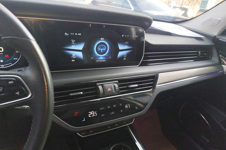 Used Hongqi HS5 2022 Facelifted Version 2.0T Smart Connect Flagship All-Wheel-Drive Edition
