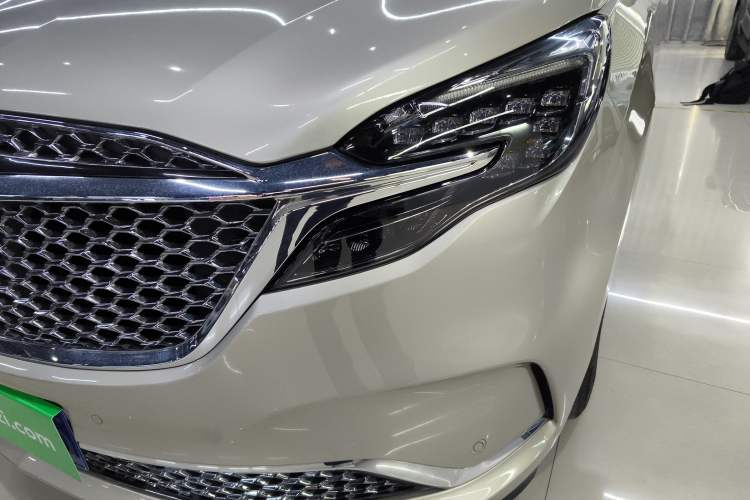 Used Buick GL8 2022 ES Landtrek 653T Luxury Edition