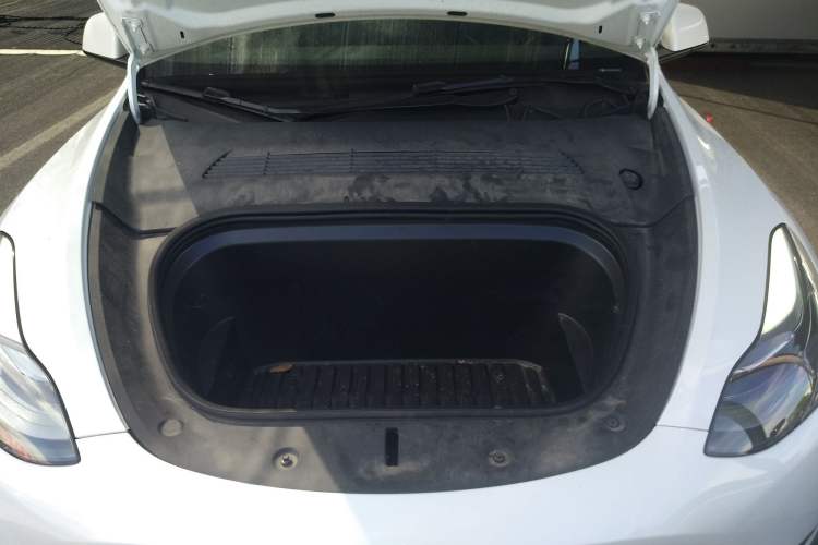 Used Tesla Model Y 2024 Rear-Wheel-Drive Version
