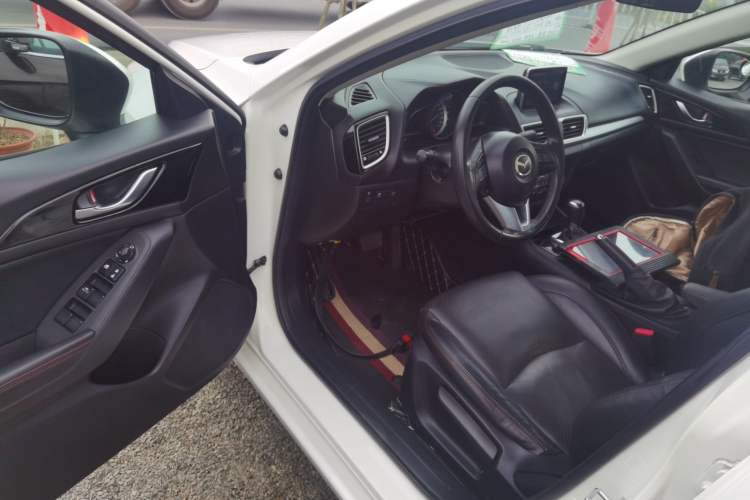 Used Mazda Mazda 3 Axela 2014 Sedan 2.0L Automatic Sport Model
