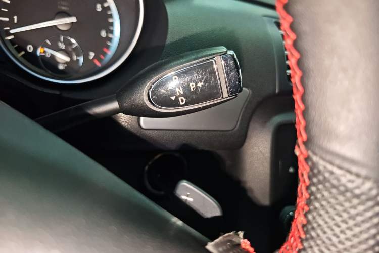 Used Mercedes-Benz R-Class 2014 R 320 4MATIC Business Model
