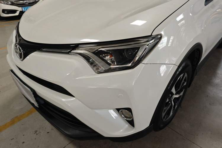 Used Toyota RAV4 2016 2.0L CVT Two-Wheel Drive Fashion Edition China V Standard