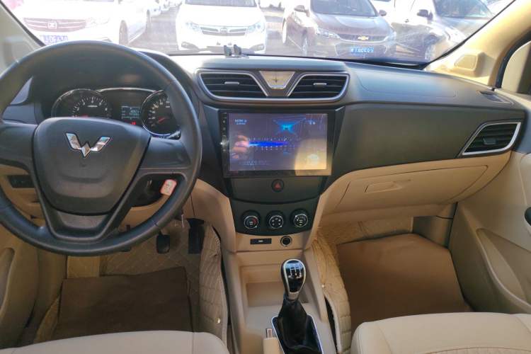 Used Wuling Hongguang 2015 1.5L S1 Standard China V-Emission Standards
