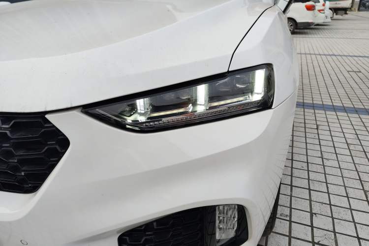 Used Wey VV7 2017 2.0T Ultra-Luxury Version
