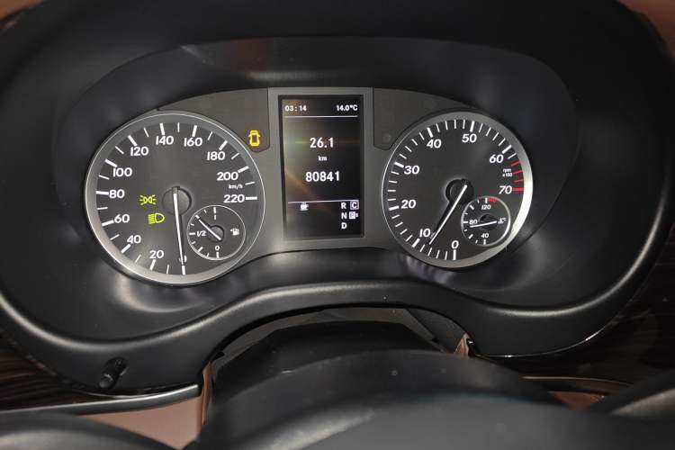 Used Mercedes-Benz Vito 2018 2.0T Elite Version 7 Seats China VI Emission Standard