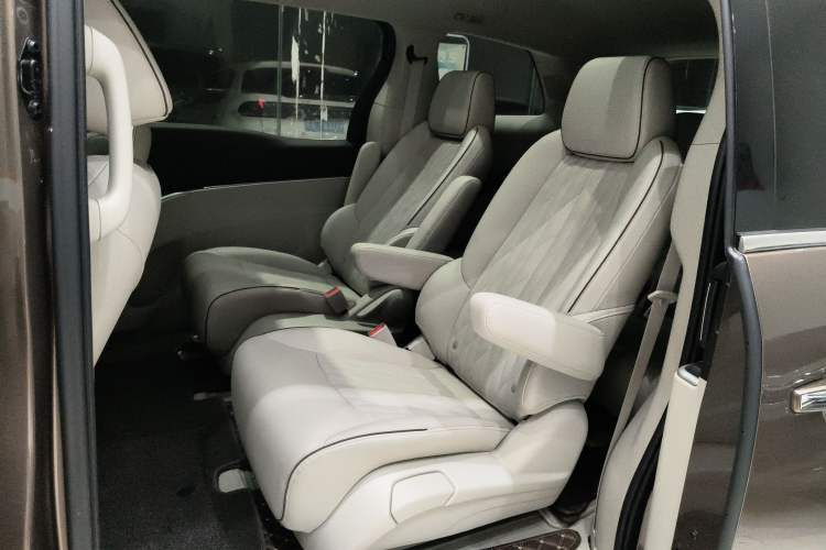 Used Buick GL8 2021 Land Cruiser Executive 652T Premium Model
