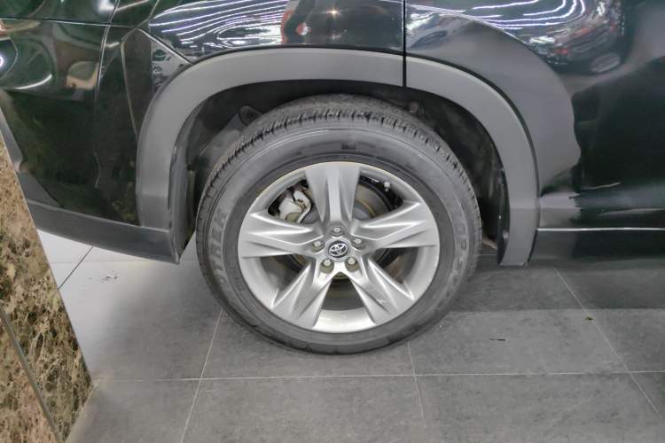 Used Toyota Highlander 2018 2.0T Four-Wheel Drive Luxury Edition 7 Seats China V Emission Standard
