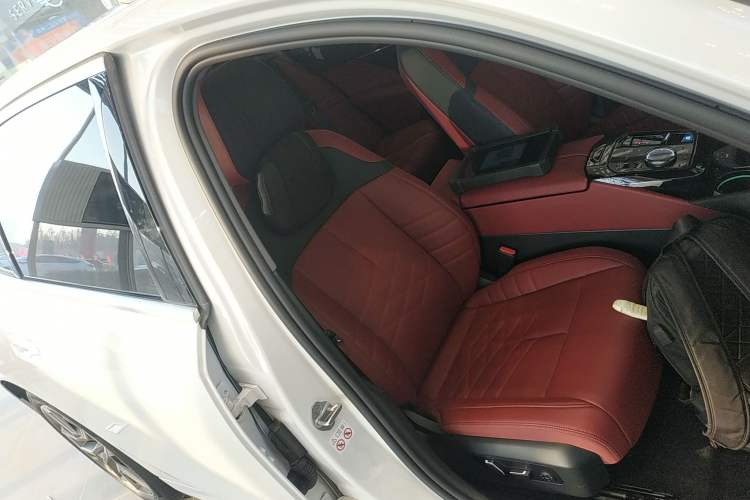 Used BMW i5 2024 eDrive 35L Prestige Luxury Package
