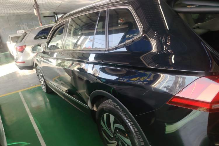 Used Volkswagen Tiguan L 2022 330TSI Automatic Two-Wheel Drive Smart Edition
