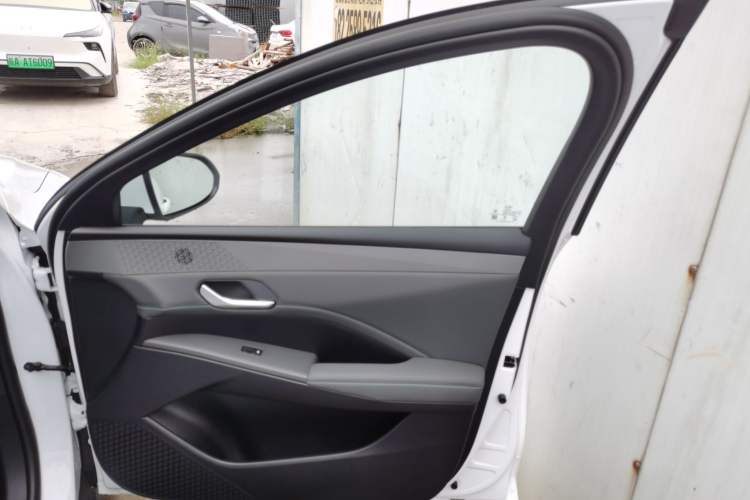 Used BYD Qin PLUS 2025 DM-i Smart Drive 55KM Leading Model
