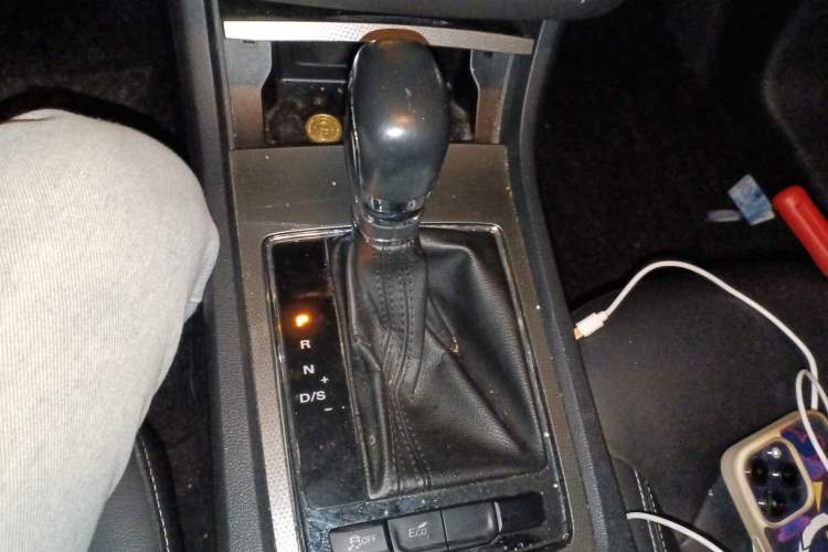 Used Roewe i6 2020 PLUS 1.6L CVT 4G Connected Glory Flagship Edition
