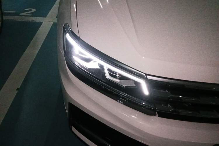 Used Volkswagen Tiguan L 2021 380TSI Automatic All-Wheel Drive R-Line Comfort Plus 7-Seater
