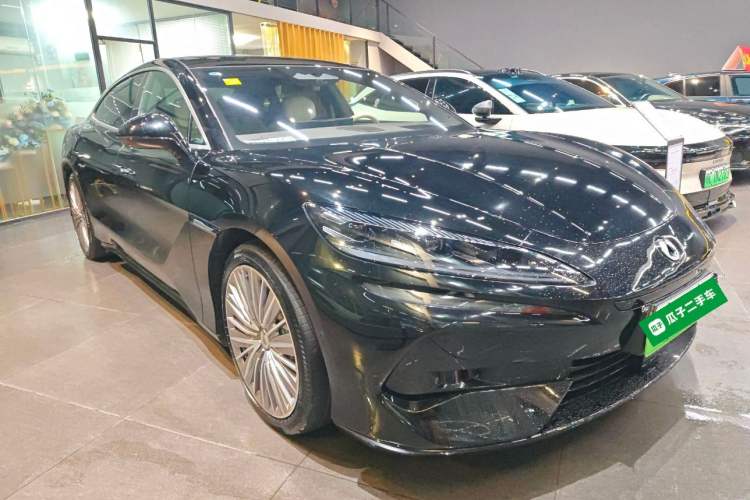 Used Denza Z9 2024 1100 km All-Wheel-Drive Ultra Version