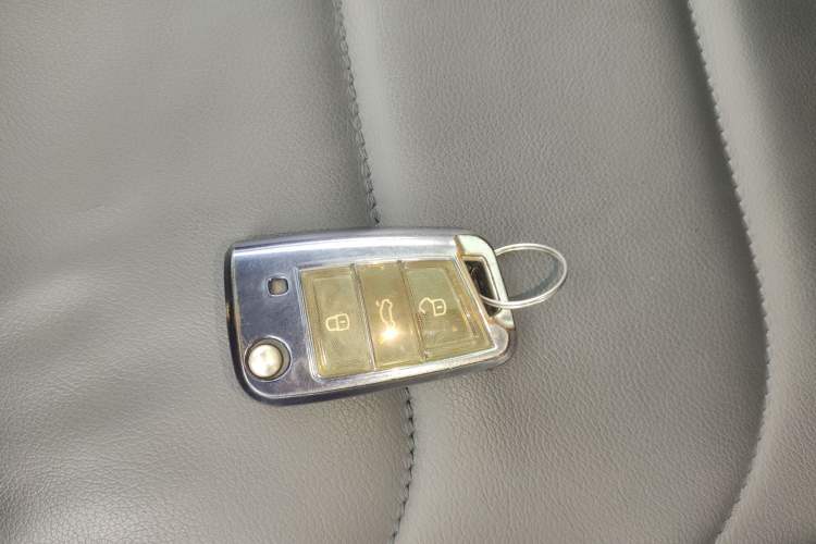 Used Volkswagen Tiguan L 2021 330TSI Automatic Two-Wheel Drive Smart Edition
