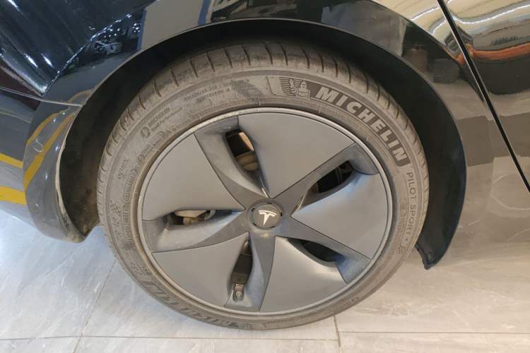 Used Tesla Model 3 2019 Long-Range Rear-Wheel-Drive Version
