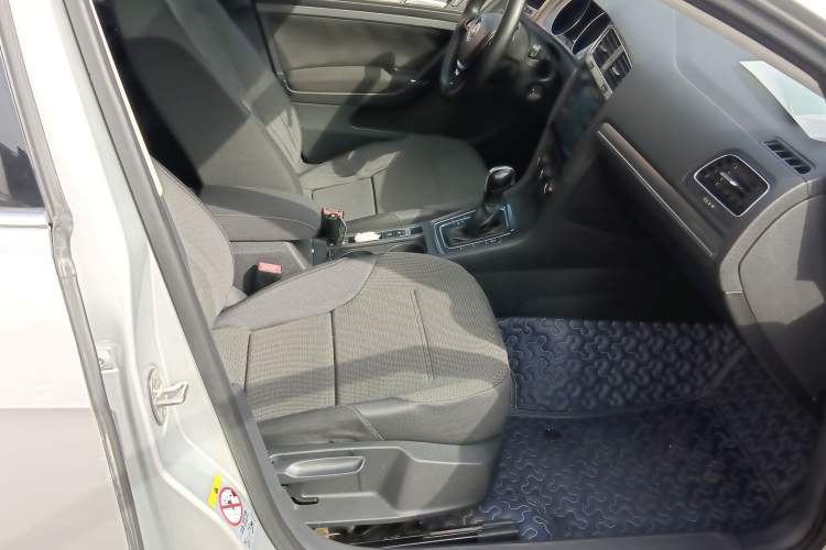 Used Volkswagen Golf 2015 1.6L Automatic Comfort Model
