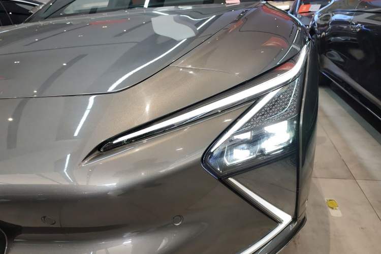 Used  L7 2022 Dynamic Model
