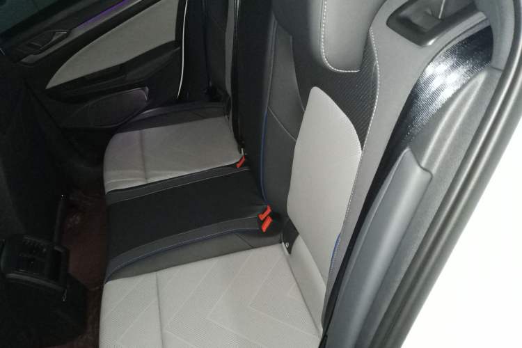 Used Volkswagen Golf 2025 300TSI R-Line
