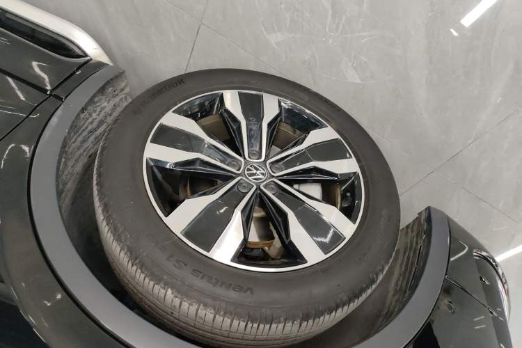 Used Volkswagen Tiguan L 2024 330TSI Automatic Two-Wheel Drive R-Line Enhanced Edition
