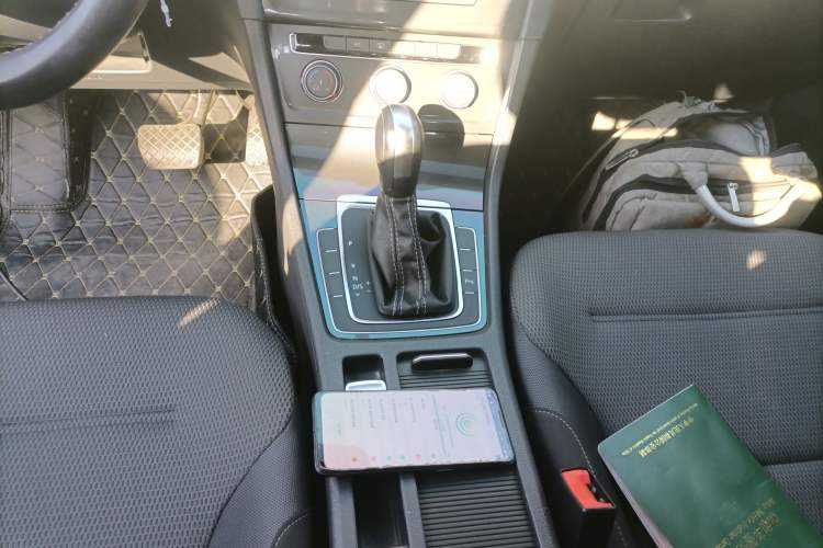 Used Volkswagen Golf 2017 1.6L Automatic Comfort Million-Vehicle Anniversary Edition
