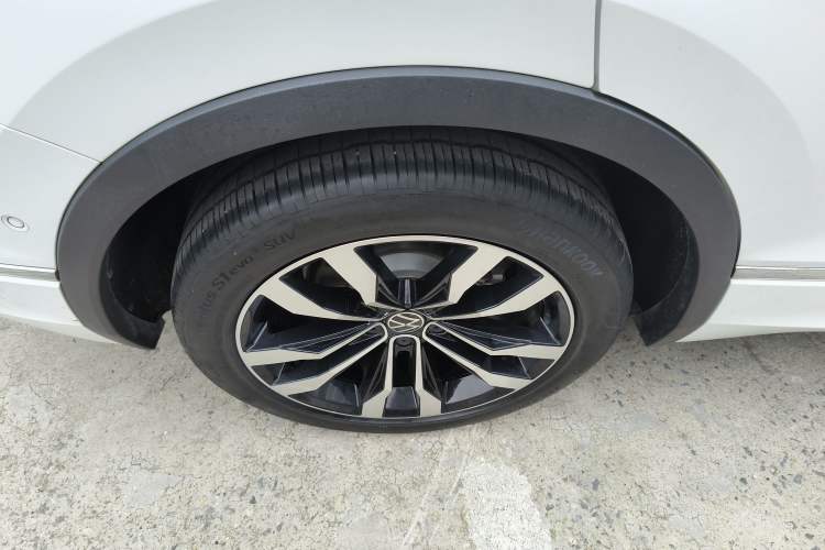 Used Volkswagen Tiguan L 2021 330TSI Automatic Two-Wheel Drive R-Line Enhanced Edition
