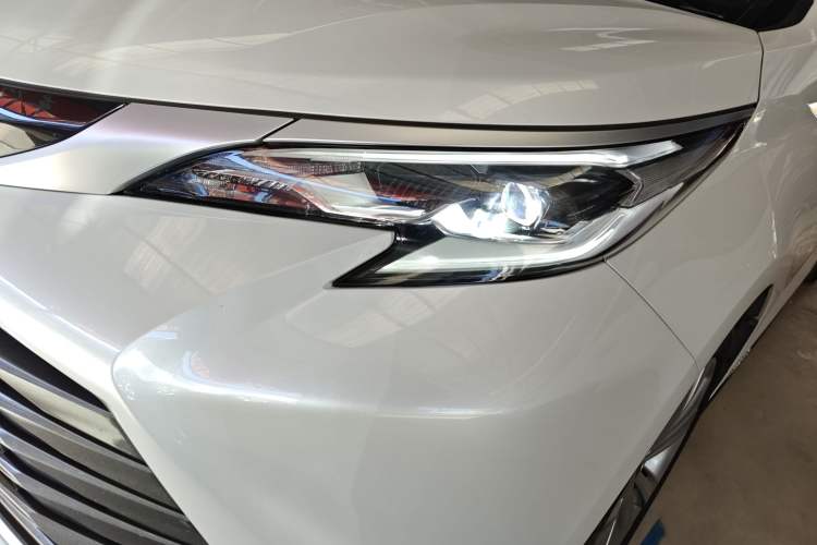 Used Toyota Sienna 2021 2.5L Hybrid Premium Edition